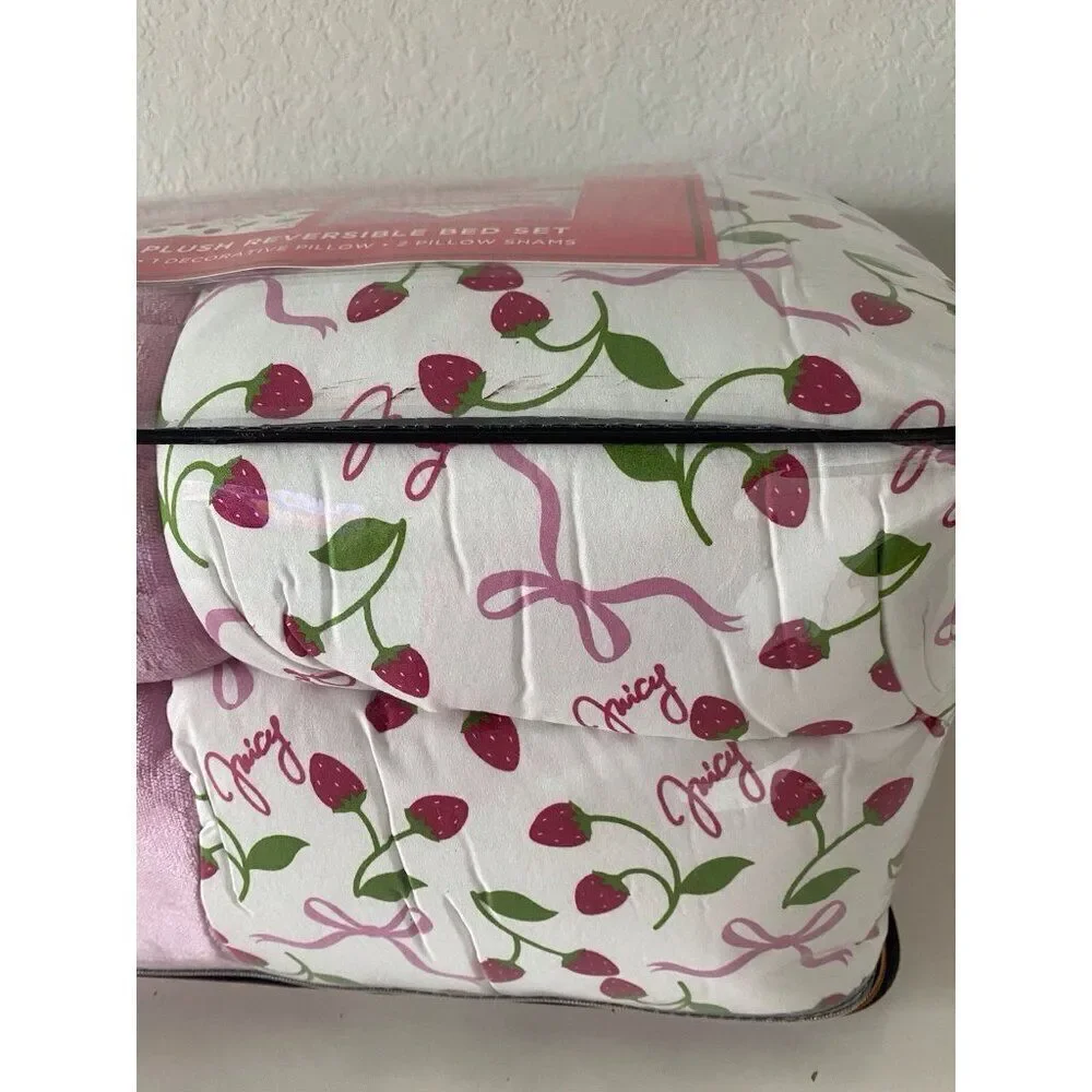 4 Pc Juicy Couture QUEEN Reversible Comforter Set Plush Pink Strawberries & Bows